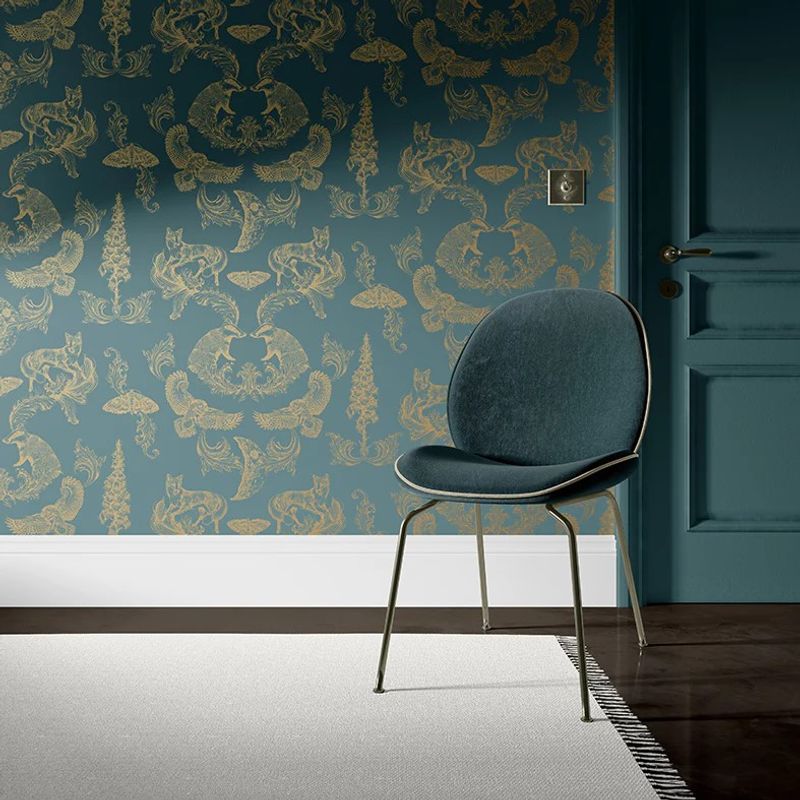 Dipped in Moonlight tapet metallic gold og teal/blågrønn